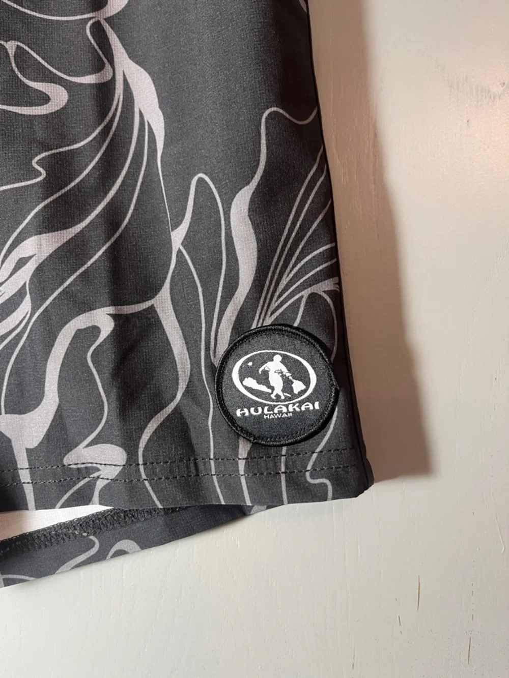 HulaKai Hawaii size 31 Men's Black & Gray Patterned Swim Trunks